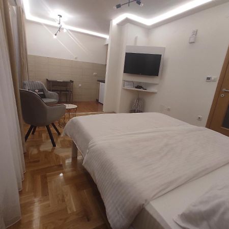 Studio Apartman Lukavica SJJ Exteriér fotografie